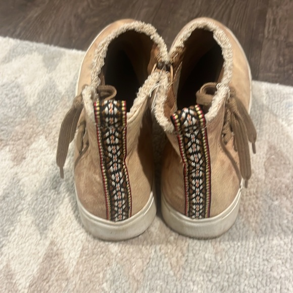 Boutique booties - Picture 3 of 4